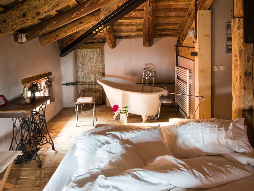 La Scuola Guesthouse Lusiana Luaran gambar