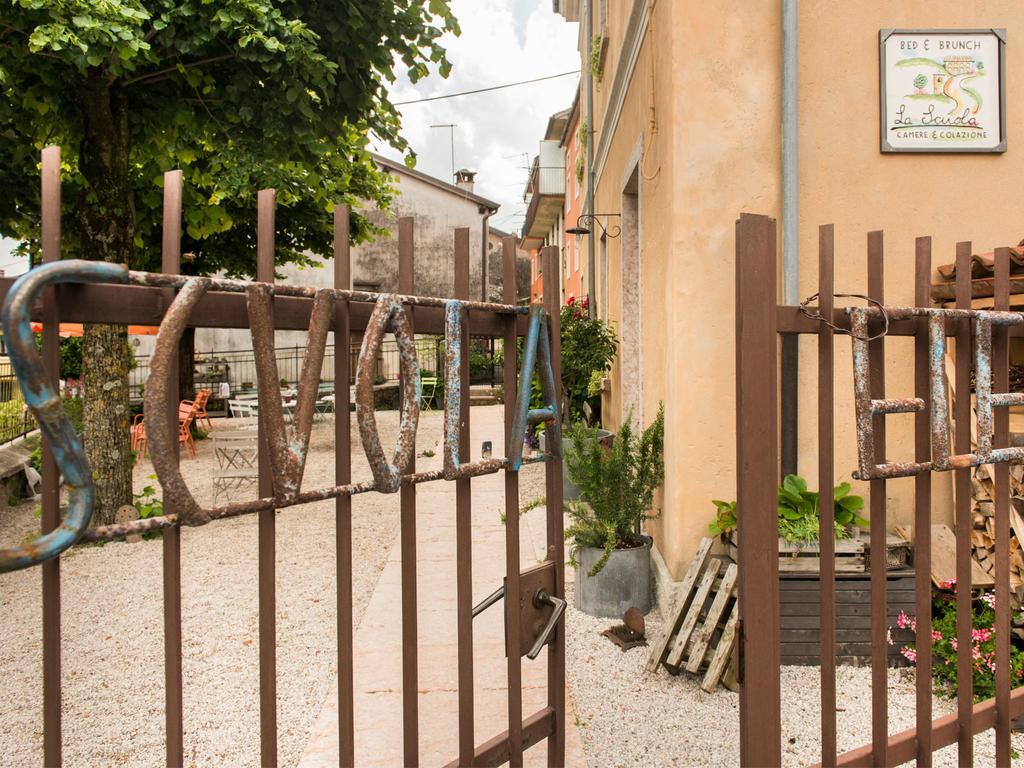 La Scuola Guesthouse Lusiana Luaran gambar